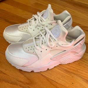 Women’s Nike Huarache sneakers. No box hardly worn